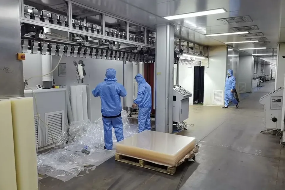 Colored acrylic sheet quality control and surface process