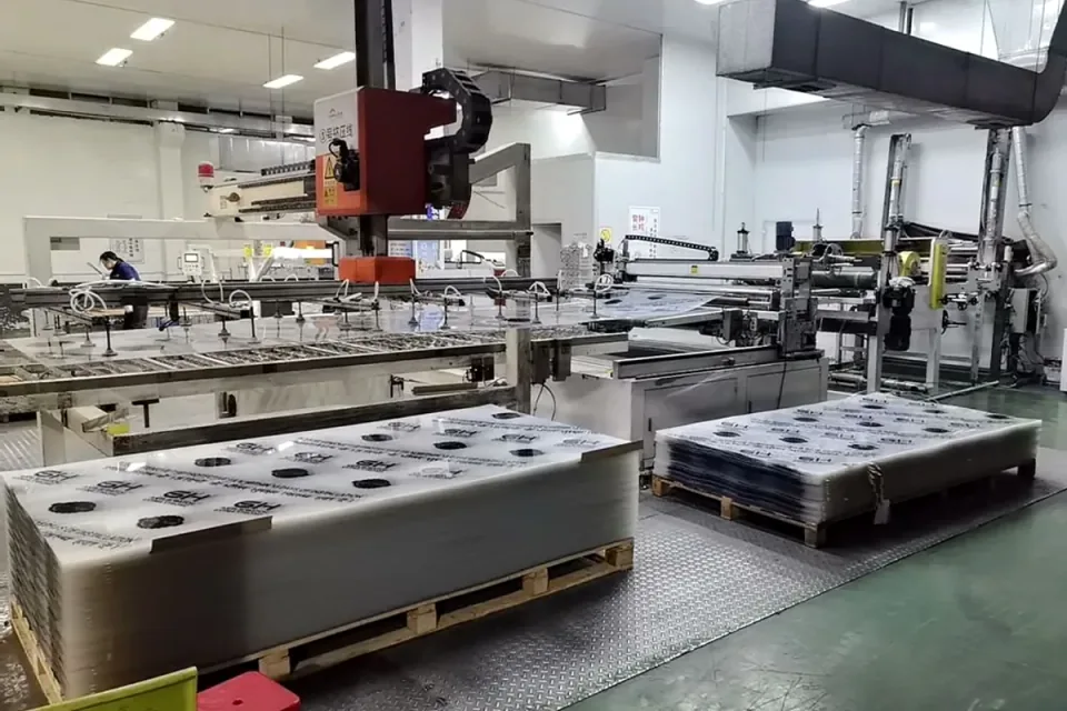 Export acrylic sheet packaging for global B2B shipment